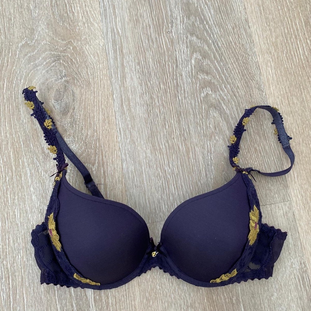 Chic Vintage Marie Jo Purple Lace Bra with Gold Accents